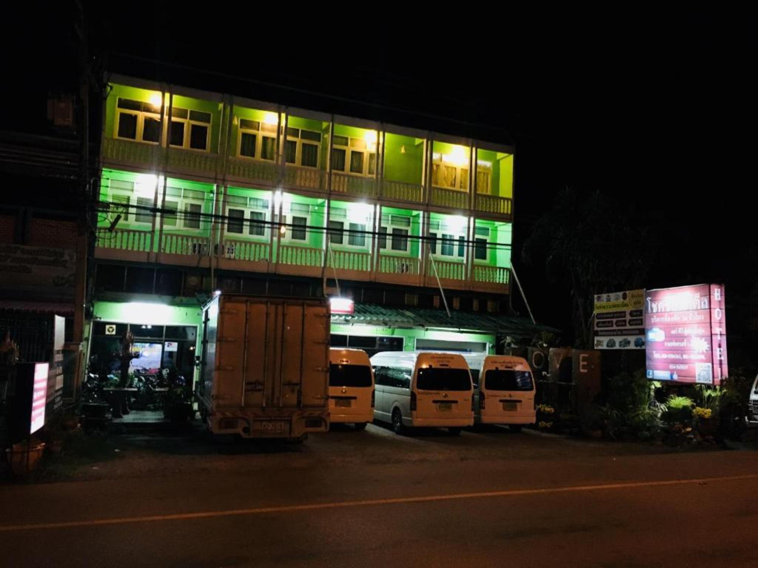 Chokchai Hotel Sai Yok Buitenkant foto